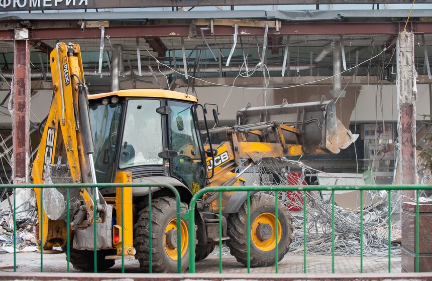 На Пушкинской площади демонтируют торговый центр "Пирамида" 12 фото