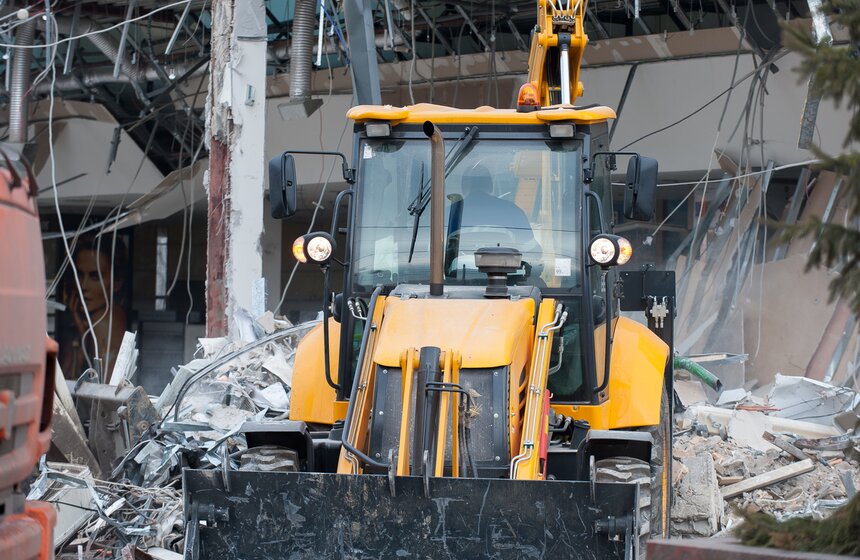 На Пушкинской площади демонтируют торговый центр "Пирамида" 10 фото