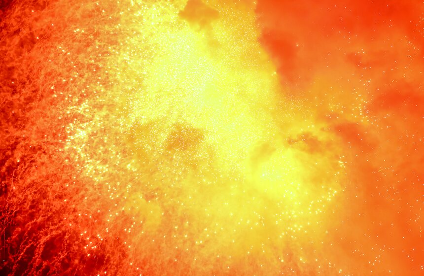 В праздник 10 тысяч выстрелов салюта украсили небо Москвы 23 фото