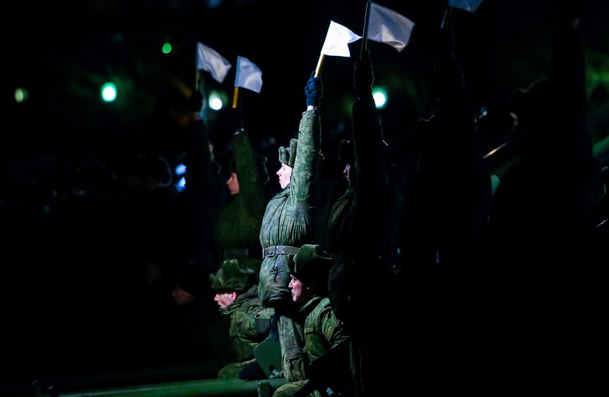 В праздник 10 тысяч выстрелов салюта украсили небо Москвы 7 фото