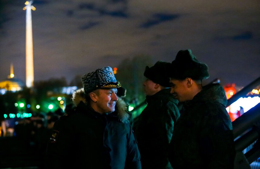 В праздник 10 тысяч выстрелов салюта украсили небо Москвы 4 фото