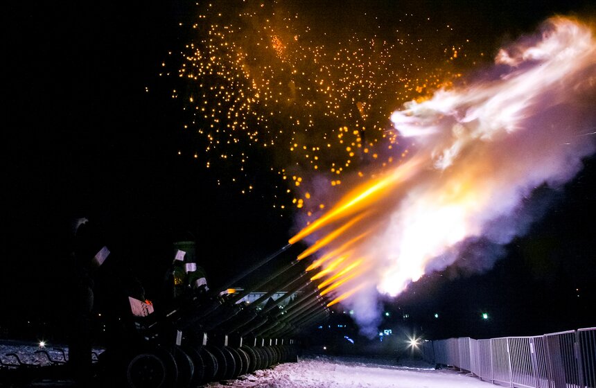 В праздник 10 тысяч выстрелов салюта украсили небо Москвы 9 фото