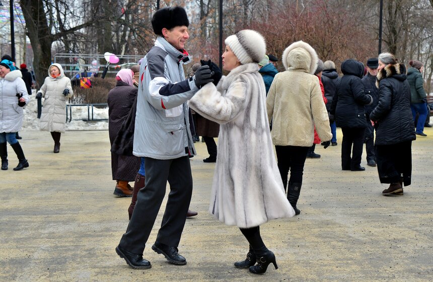 В парке "Сокольники" отметили День Всех влюбленных 17 фото