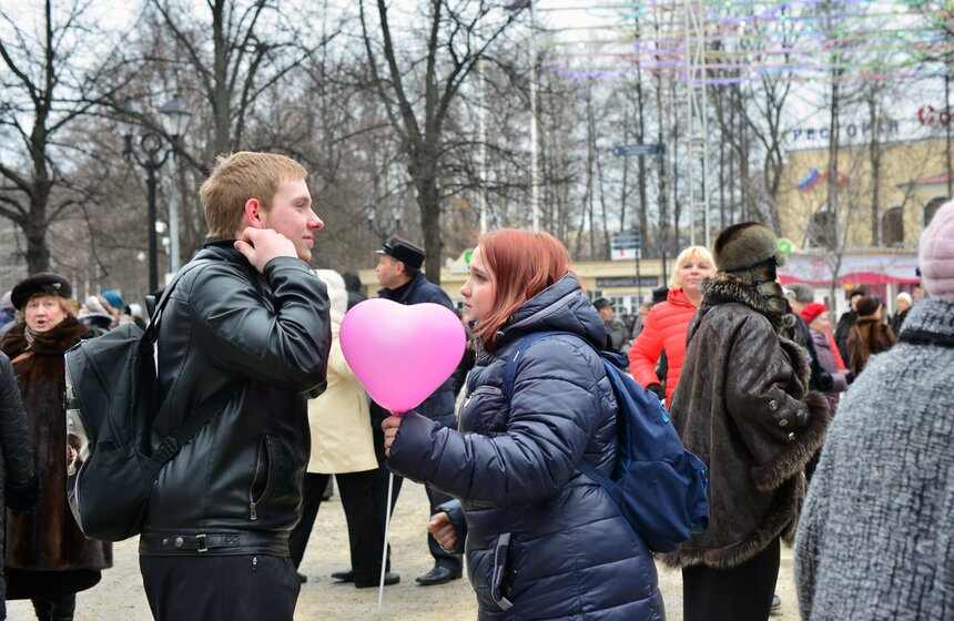 В парке "Сокольники" отметили День Всех влюбленных 12 фото