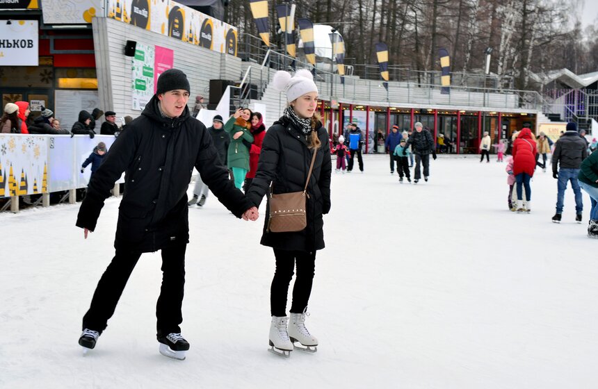 В парке "Сокольники" отметили День Всех влюбленных 10 фото