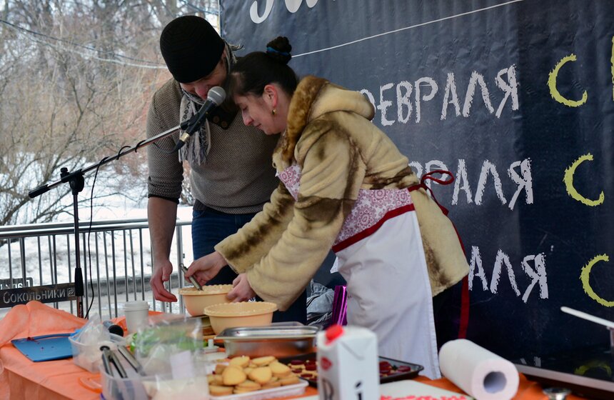 В парке "Сокольники" отметили День Всех влюбленных 4 фото