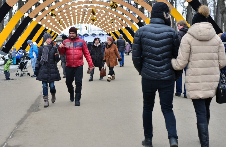 В парке "Сокольники" отметили День Всех влюбленных 8 фото