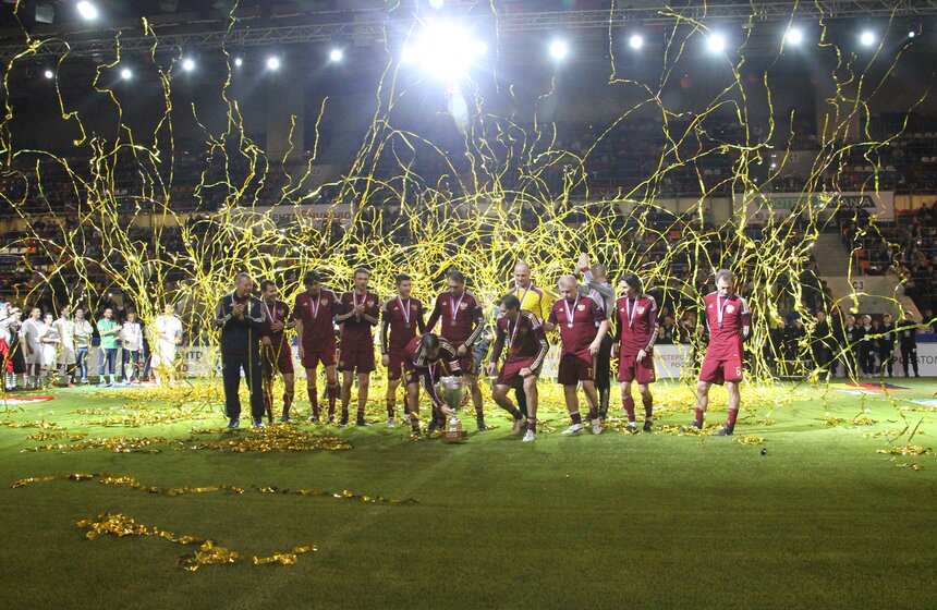 Сборная России одержала победу в "Кубке Легенд" 31 фото