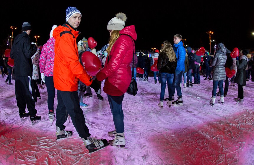 14 февраля прошла акция "День влюбленных на катке ВДНХ" 17 фото