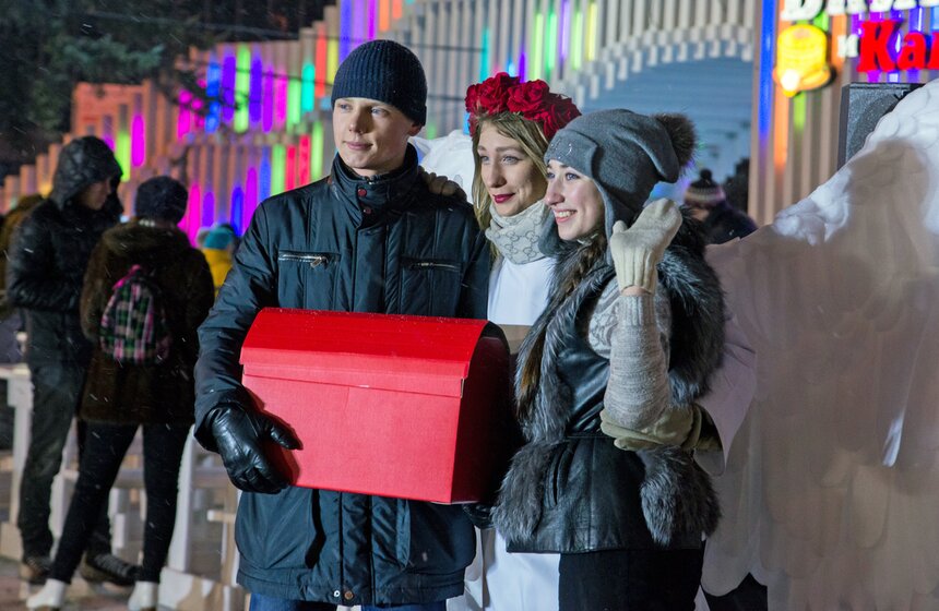 14 февраля прошла акция "День влюбленных на катке ВДНХ" 4 фото