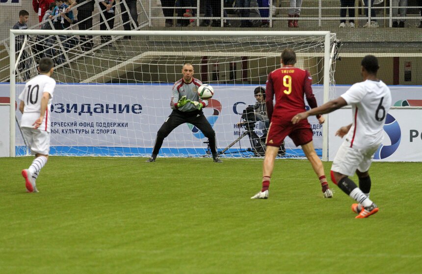 Сборная России одержала победу в "Кубке Легенд" 4 фото
