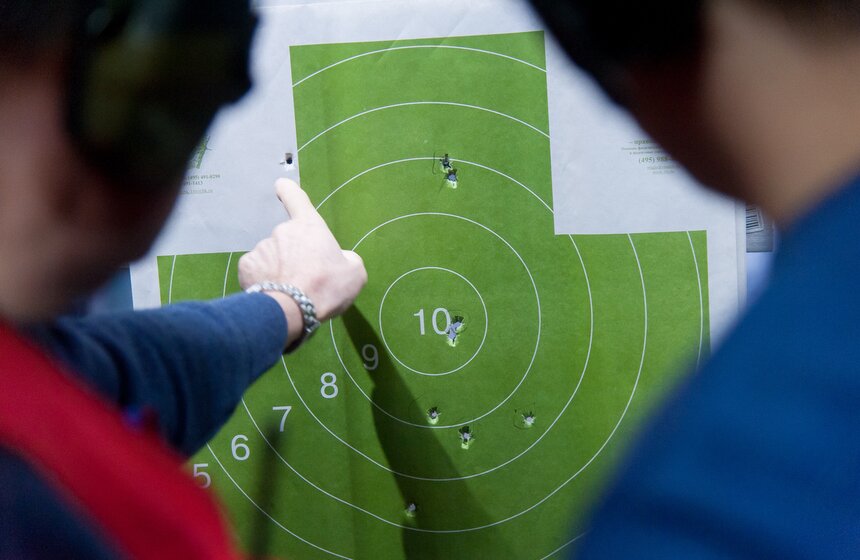Депутаты поучаствовали в соревнованиях по стрельбе 34 фото