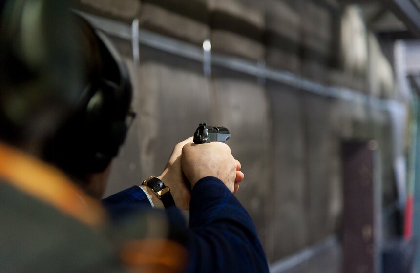 Депутаты поучаствовали в соревнованиях по стрельбе 28 фото