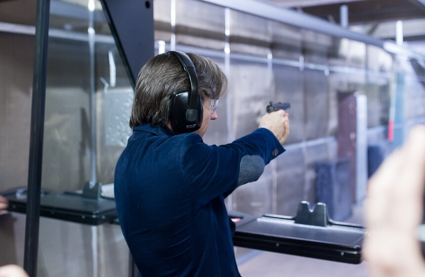 Депутаты поучаствовали в соревнованиях по стрельбе 26 фото