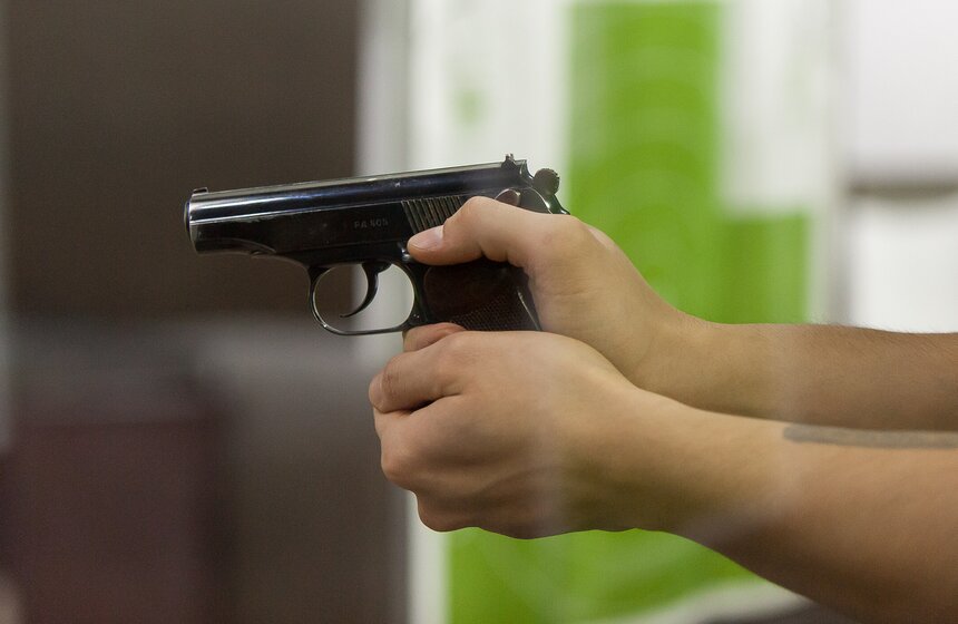 Депутаты поучаствовали в соревнованиях по стрельбе 27 фото