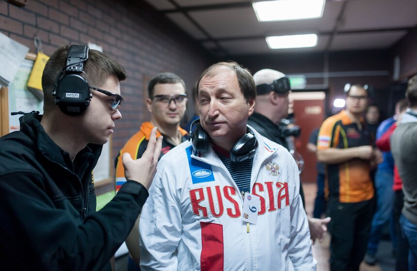 Депутаты поучаствовали в соревнованиях по стрельбе 30 фото