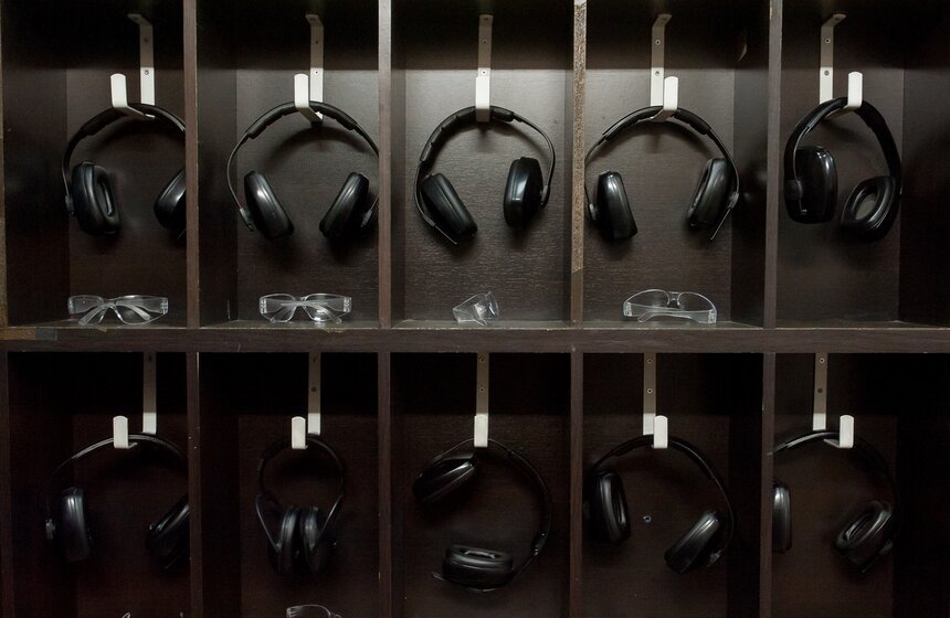 Депутаты поучаствовали в соревнованиях по стрельбе 23 фото