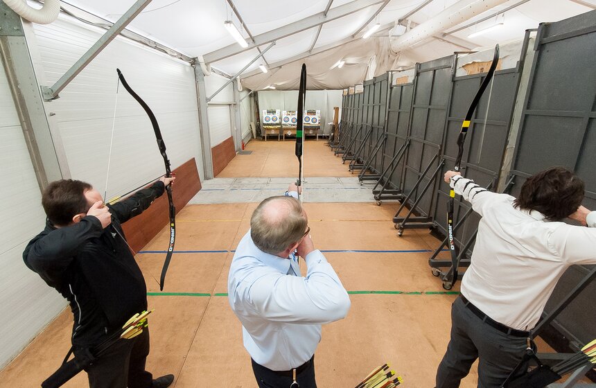 Депутаты поучаствовали в соревнованиях по стрельбе 8 фото