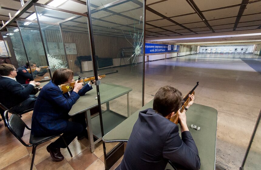 Депутаты поучаствовали в соревнованиях по стрельбе 17 фото