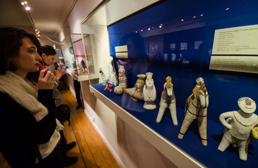 Выставка "Литература и фарфор" в музее Пушкина 32 фото