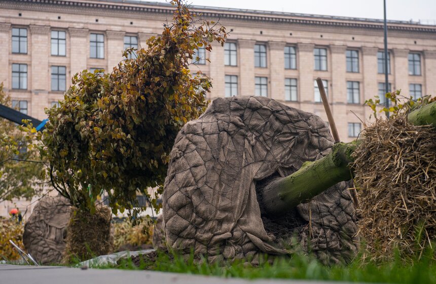 "Активные граждане" высадили деревья в центре столицы 16 фото
