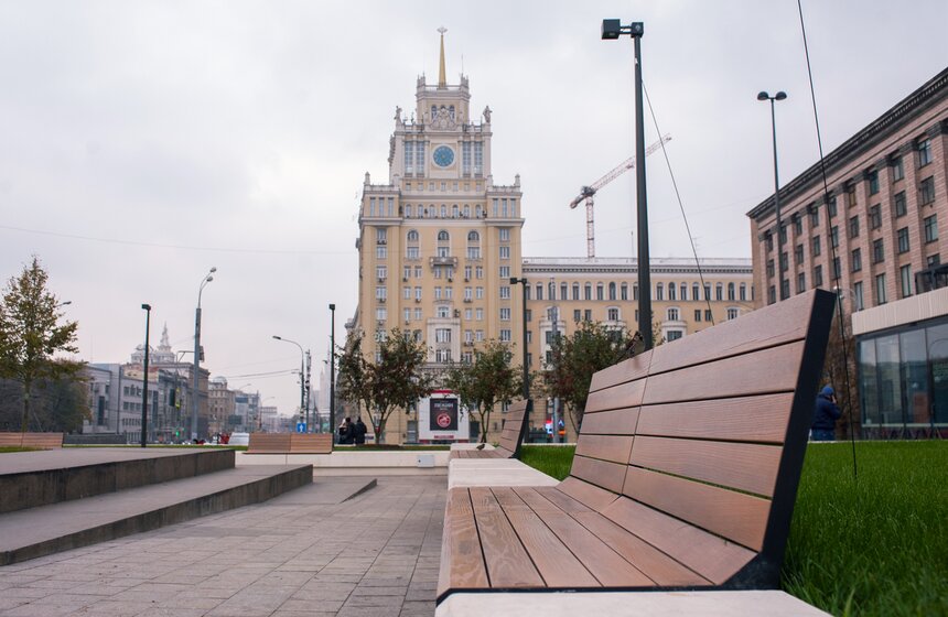 "Активные граждане" высадили деревья в центре столицы 19 фото