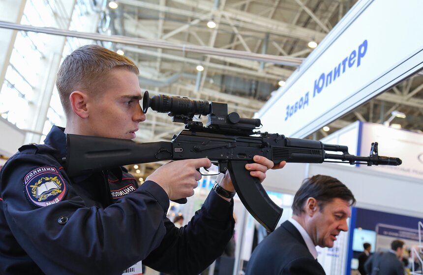 На ВДНХ открылась оборонная выставка "Интерполитех-2015" 4 фото