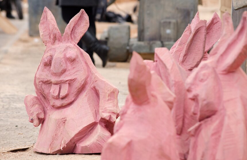 Симпозиум по скульптуре из дерева "Между небом и водой" 21 фото