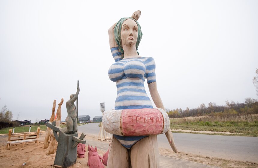 Симпозиум по скульптуре из дерева "Между небом и водой" 23 фото