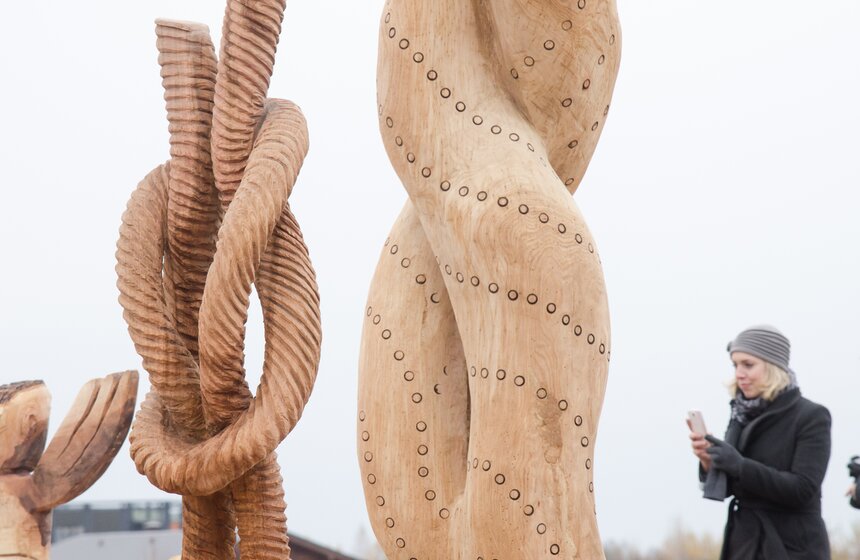 Симпозиум по скульптуре из дерева "Между небом и водой" 27 фото