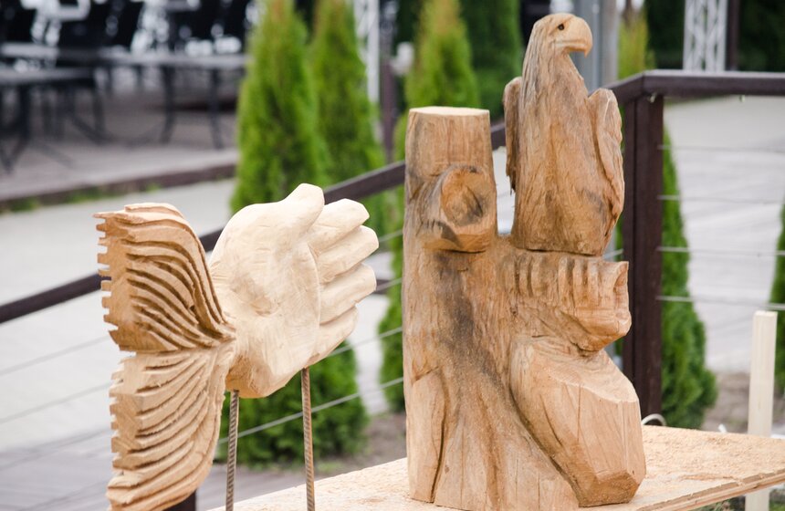 Симпозиум по скульптуре из дерева "Между небом и водой" 18 фото