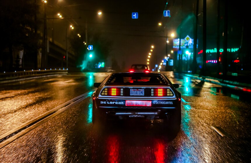 Вперед в прошлое: Легендарный DeLorean в "Кунцево Плаза" 24 фото
