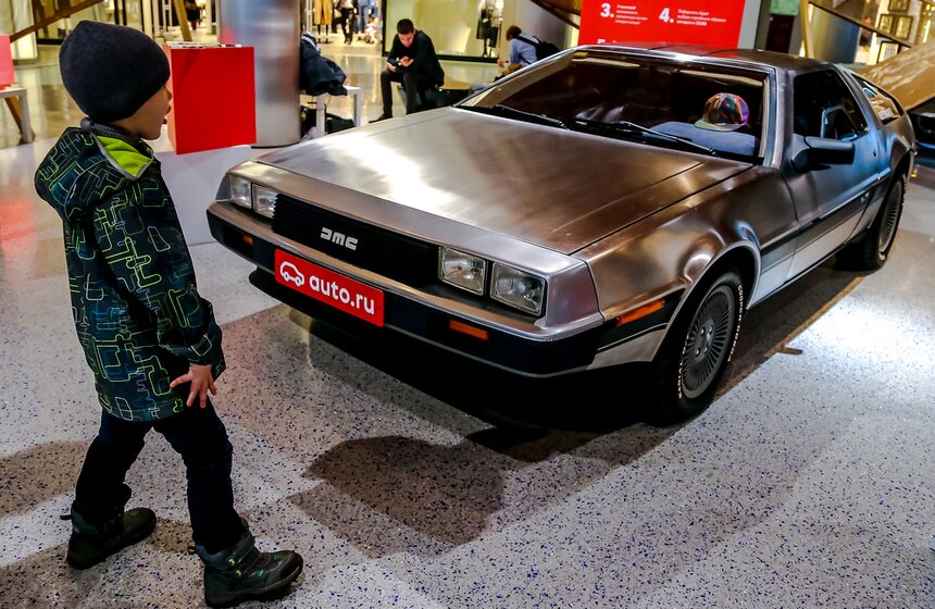 Вперед в прошлое: Легендарный DeLorean в "Кунцево Плаза" 3 фото