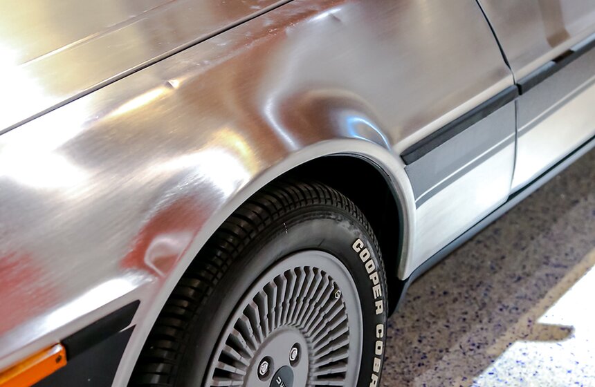 Вперед в прошлое: Легендарный DeLorean в "Кунцево Плаза" 2 фото