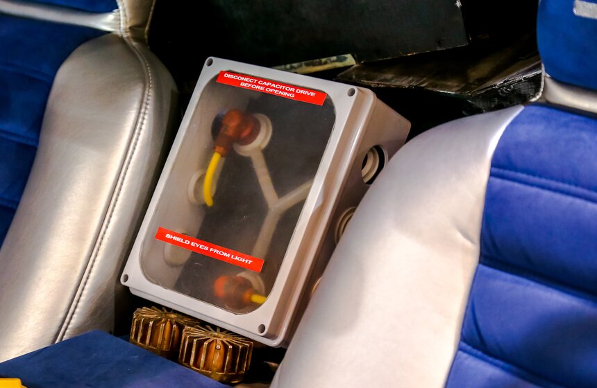 Вперед в прошлое: Легендарный DeLorean в "Кунцево Плаза" 4 фото