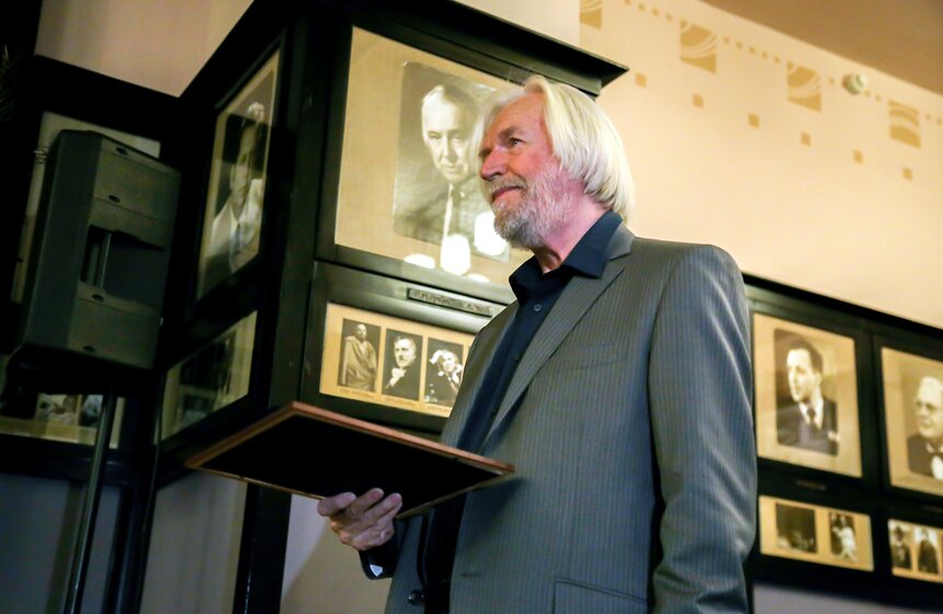 Самых преданных артистов МХТ наградили "Чайками" 12 фото