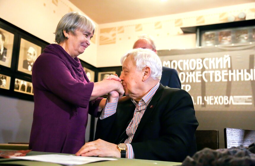 Самых преданных артистов МХТ наградили "Чайками" 14 фото