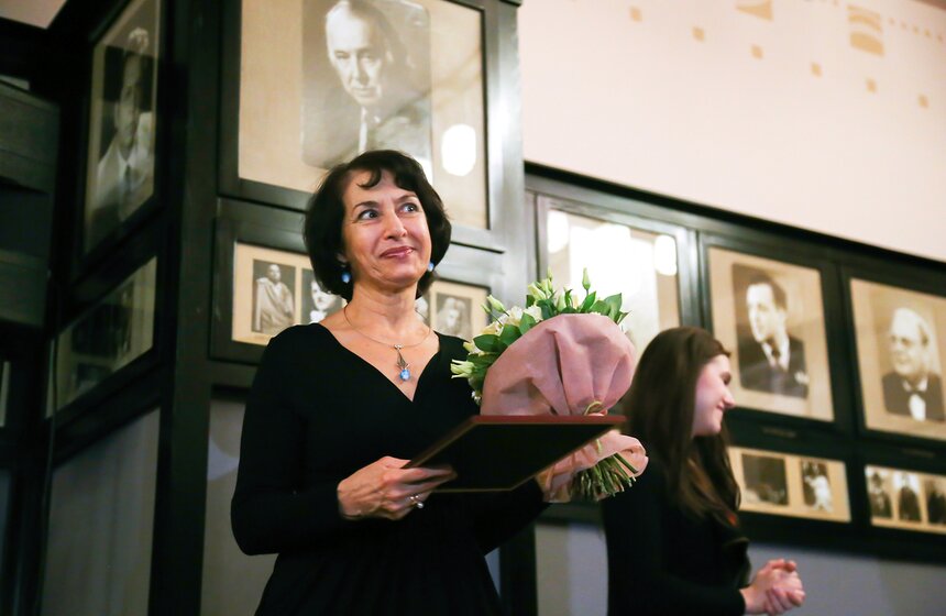 Самых преданных артистов МХТ наградили "Чайками" 9 фото