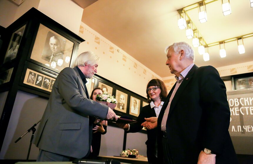 Самых преданных артистов МХТ наградили "Чайками" 11 фото
