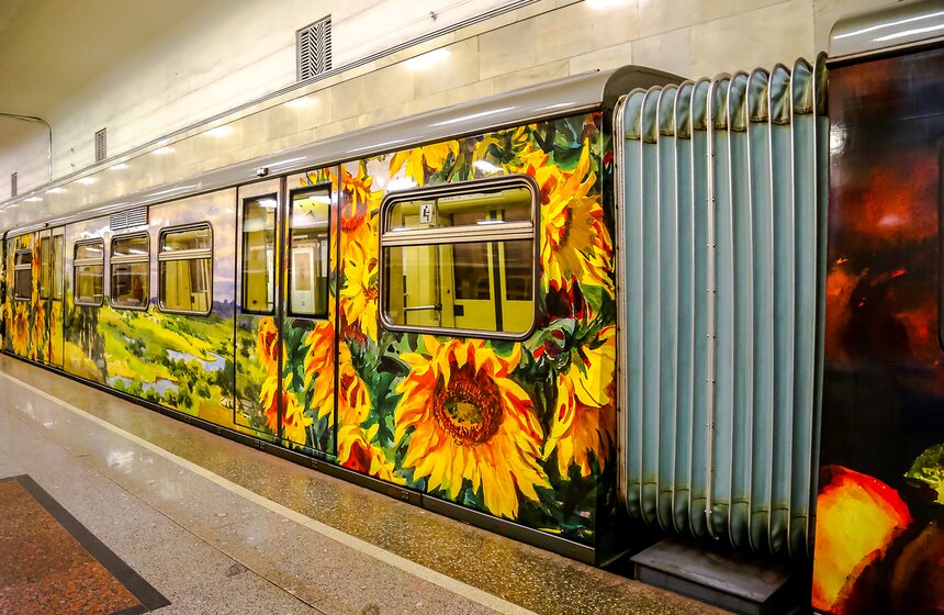 В метро запущен поезд Русского географического общества 6 фото