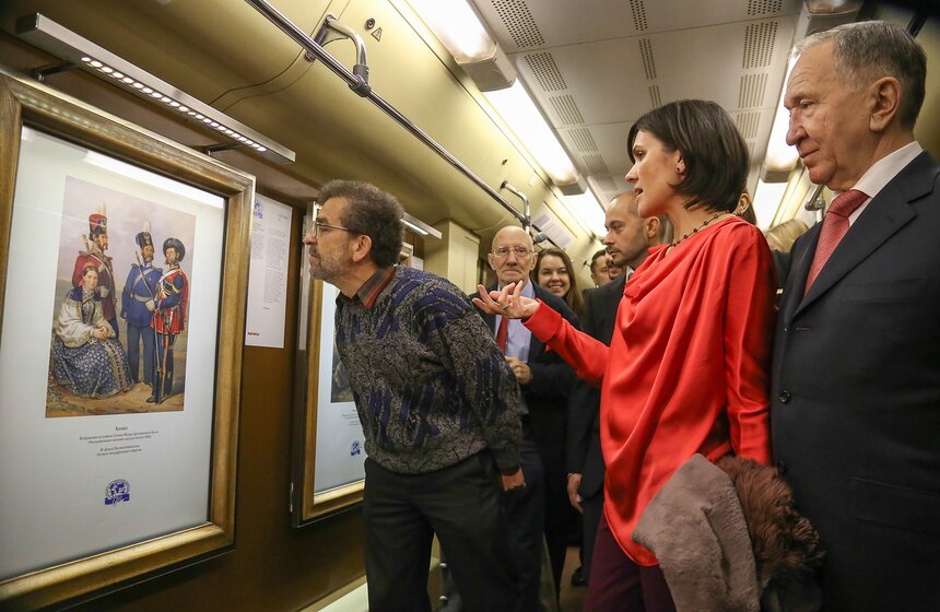 В метро запущен поезд Русского географического общества 13 фото