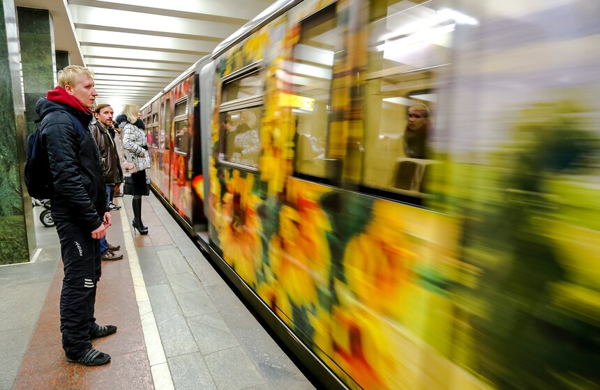 В метро запущен поезд Русского географического общества 20 фото