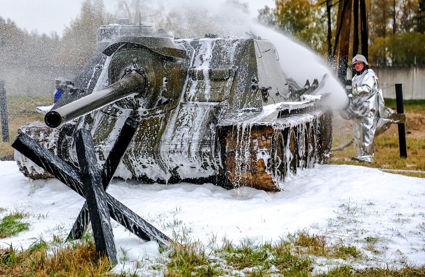 В танковом музее "Кубинка" прошел праздник "Отважные люди" 21 фото