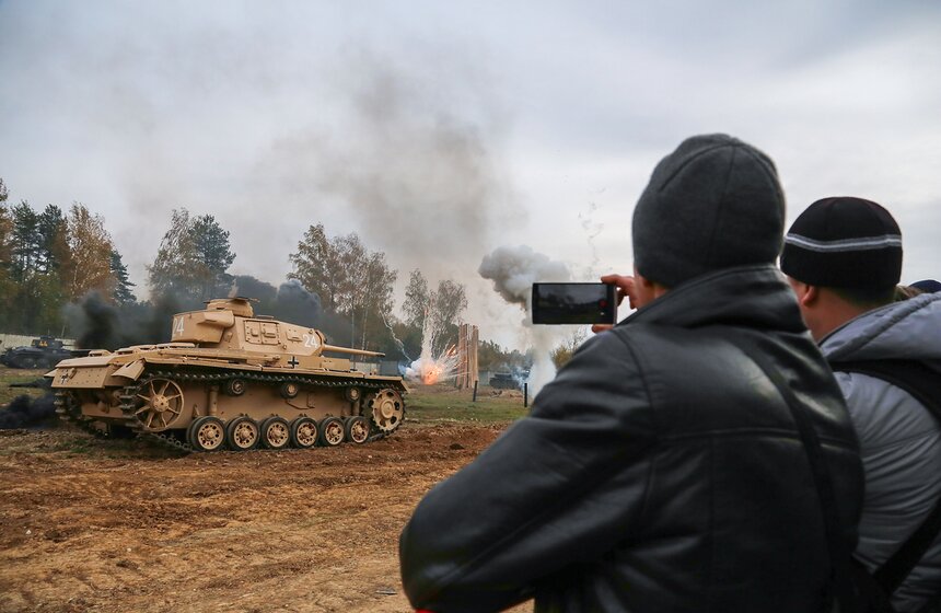 В танковом музее "Кубинка" прошел праздник "Отважные люди" 13 фото