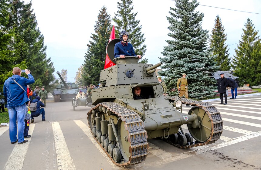 В танковом музее "Кубинка" прошел праздник "Отважные люди" 2 фото