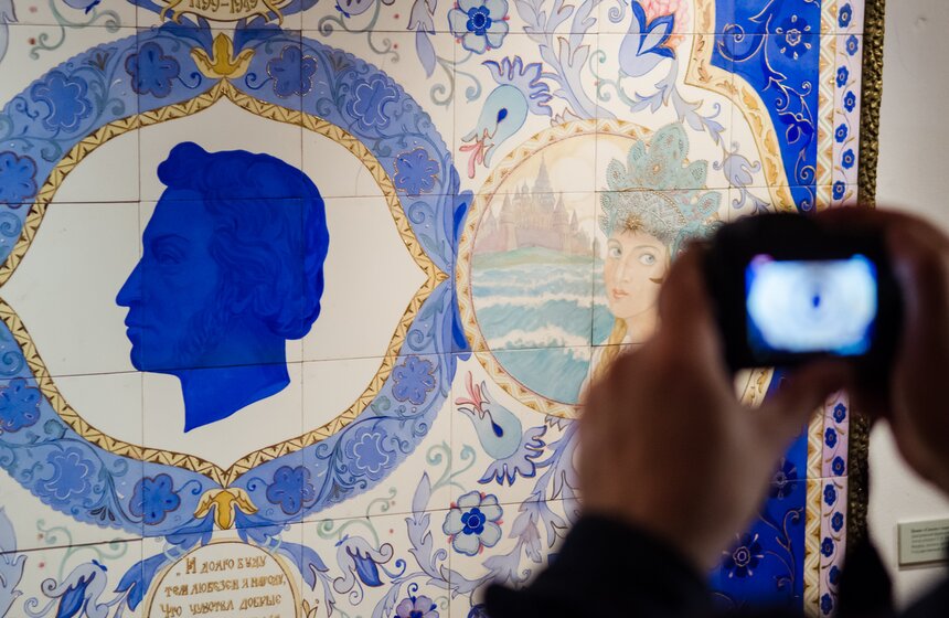 Выставка "Литература и фарфор" в музее Пушкина 8 фото