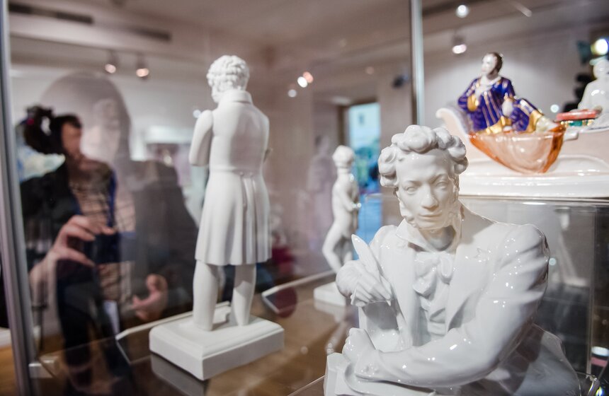 Выставка "Литература и фарфор" в музее Пушкина 7 фото