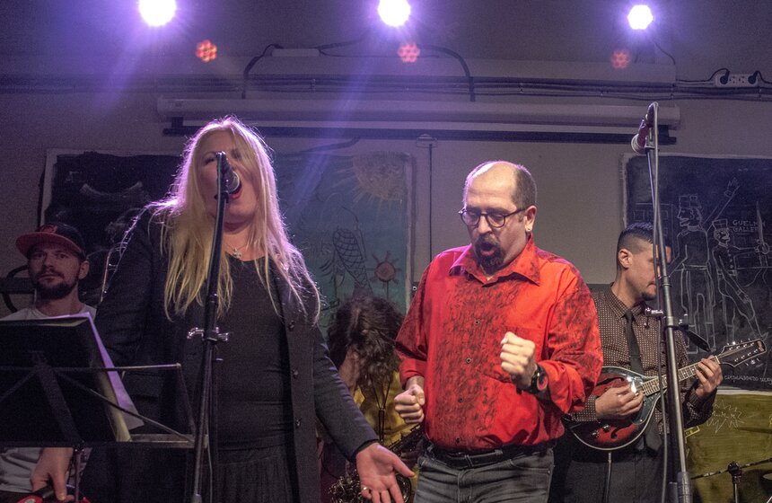 Концерт Васи Ложкина в рюмочной "Зюзино" 3 фото