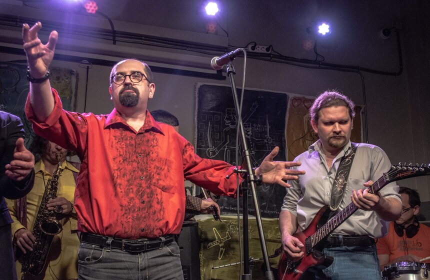 Концерт Васи Ложкина в рюмочной "Зюзино" 1 фото