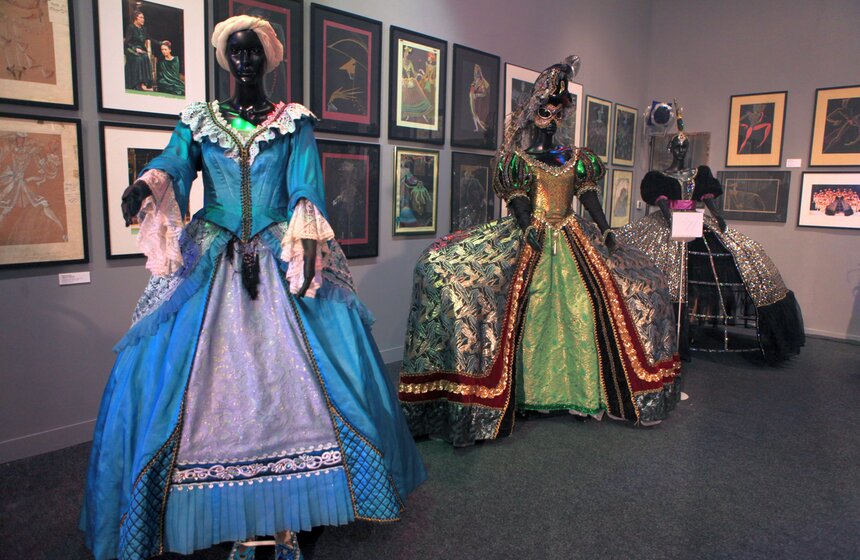 Выставка Аллы Коженковой "Неопознанные объекты" 1 фото